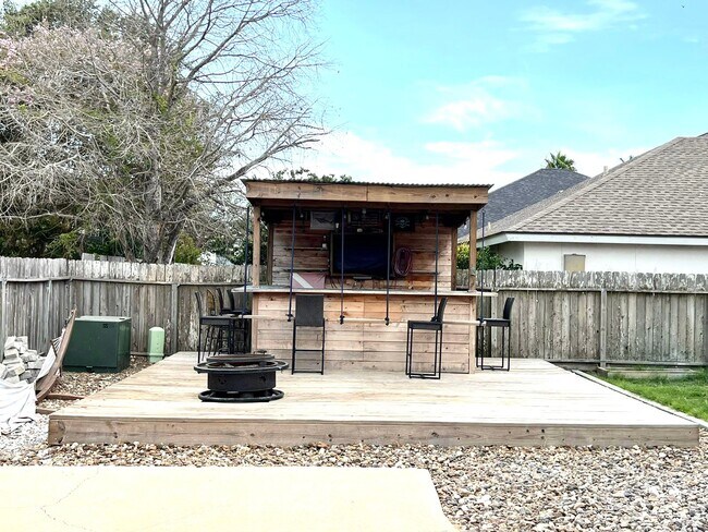 Building Photo - 15334 Barataria Dr