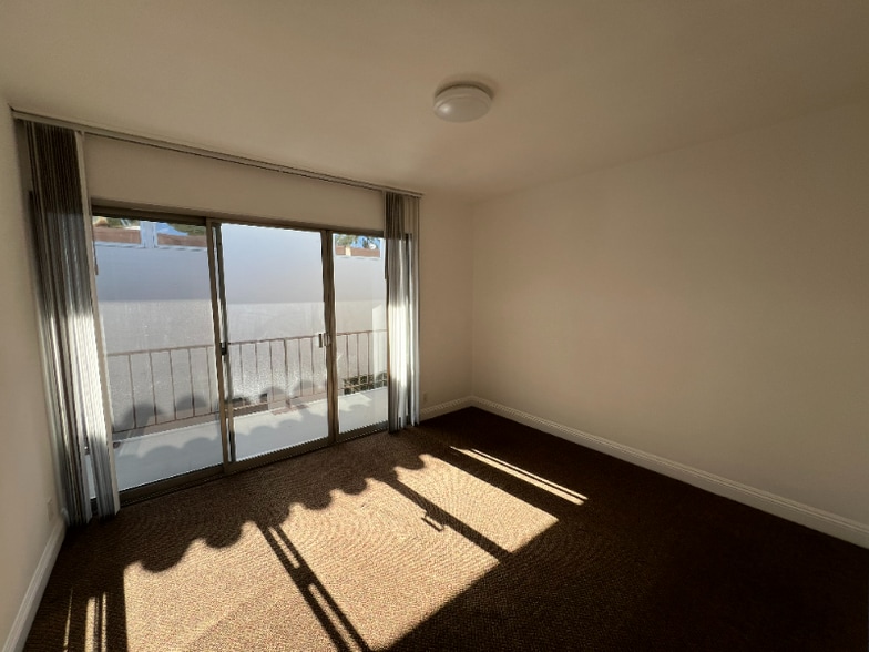 Building Photo - 244 5th St