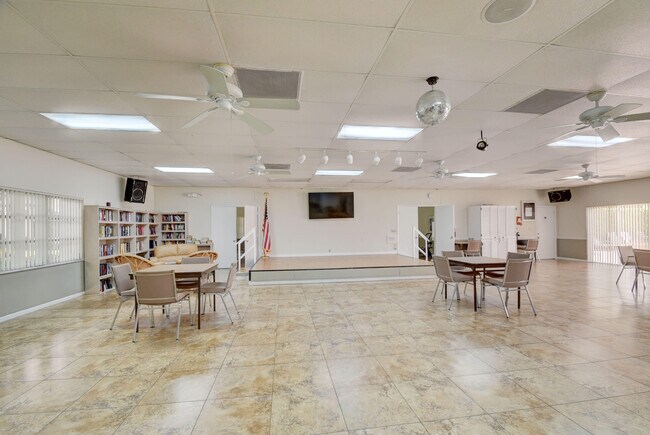 Building Photo - 735 North Dr