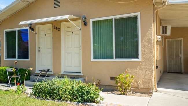Building Photo - 2 bedroom 1 bathroom duplex Vacaville