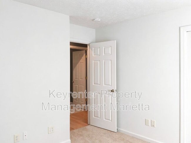 Building Photo - 5088 Ravenwood Dr NE