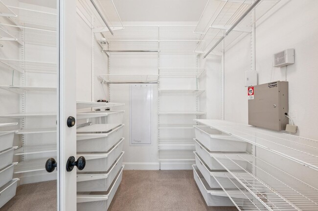 Building Photo - Luxurious Home in Downtown Palo Alto Available Now