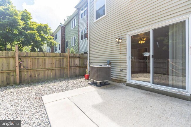 Building Photo - 2054 Forest Hill Ln