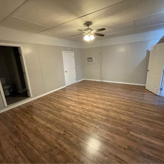 Building Photo - 2124 Polly Ln