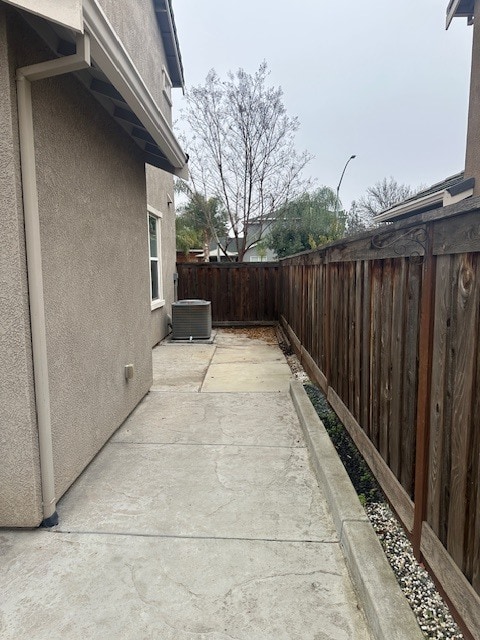 Building Photo - Welcome to this inviting 3-bedroom, 3-bath home located in a desirable Riverbank neighborhood