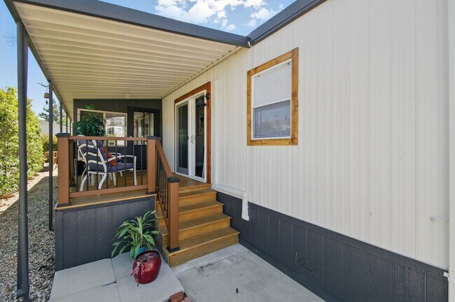 Building Photo - Highly Desirable Double Wide 55+ Home in Rancho Escondido!