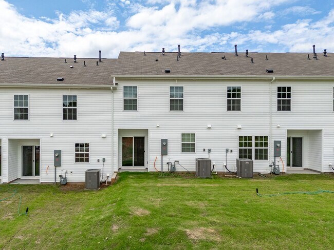 Building Photo - Location Location; 3 BR, 2.5 BA home