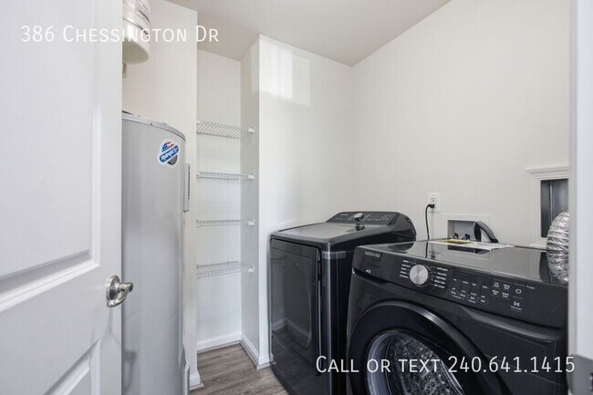Building Photo - 386 Chessington Dr