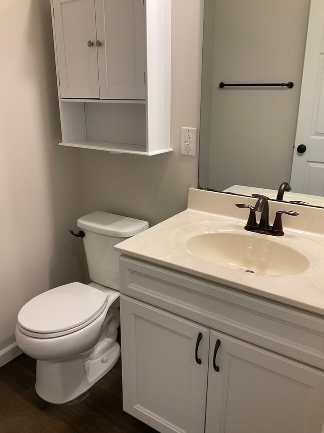 Building Photo - 104 Forest Oaks Dr