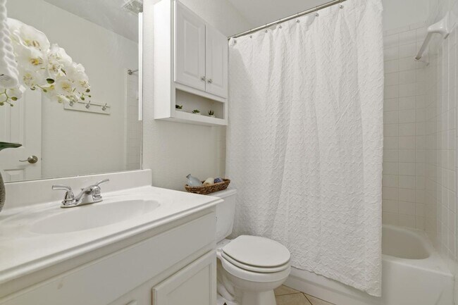 Building Photo - Spacious 4BR House in Austin