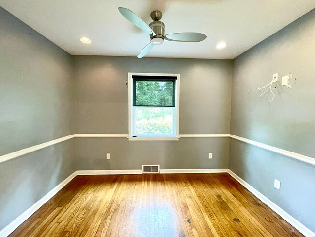 Building Photo - OFFICE SPACE in Forest Acres