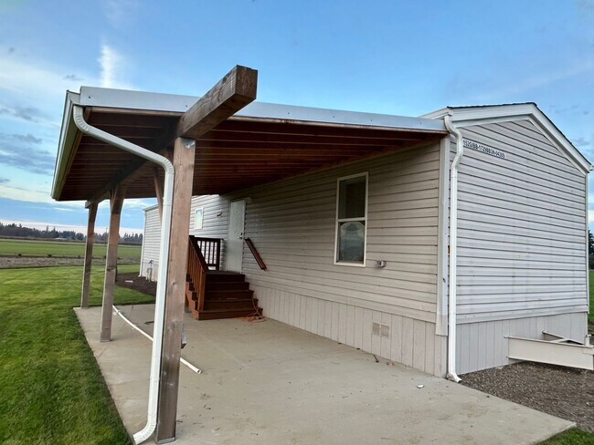 Building Photo - Manufactured House in the Country - Shed Included