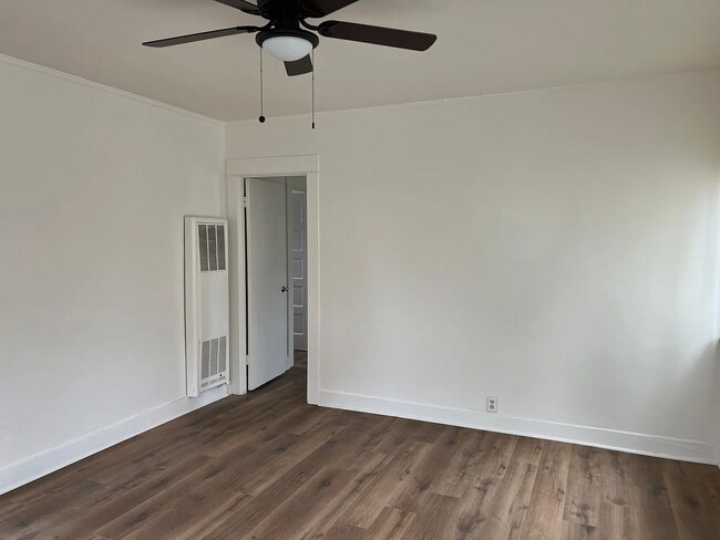 Building Photo - APT A