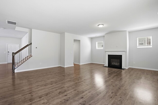 Building Photo - 1425 Haltwhistle St