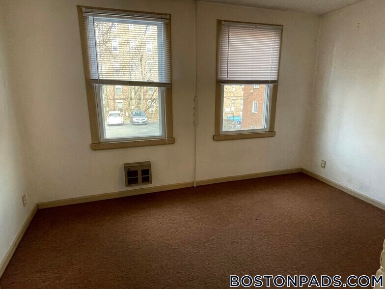 Building Photo - 194 Kelton St