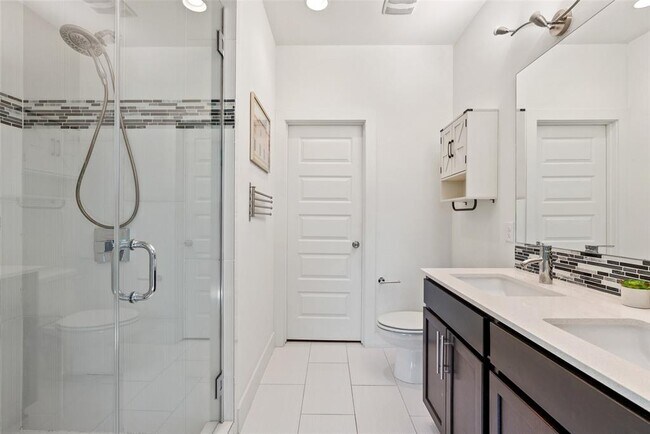 Building Photo - 402 El Paso St