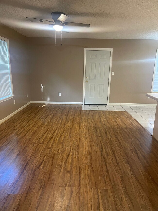 Building Photo - 1305 Loberg Ln