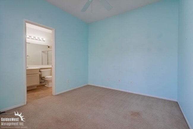 Building Photo - Elegant 2Bdm 2.5Ba Home in the Desirable I...