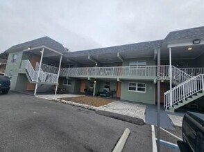 Building Photo - 2035 Alpine Rd