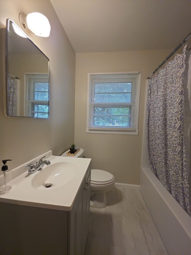 Building Photo - 4504 Sparkman Dr NW