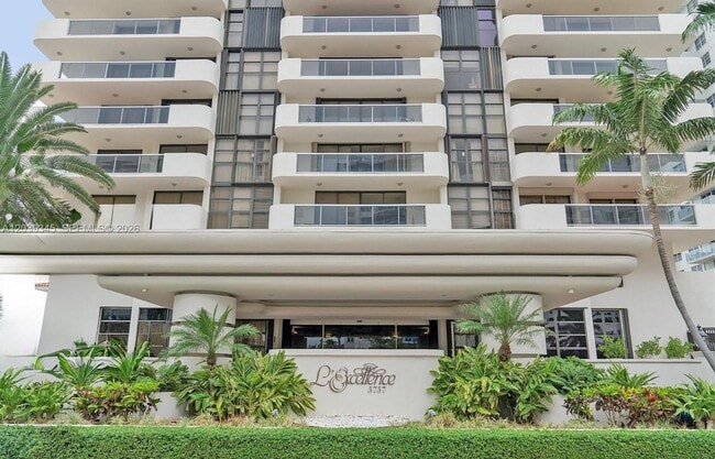 Building Photo - 5757 Collins Ave