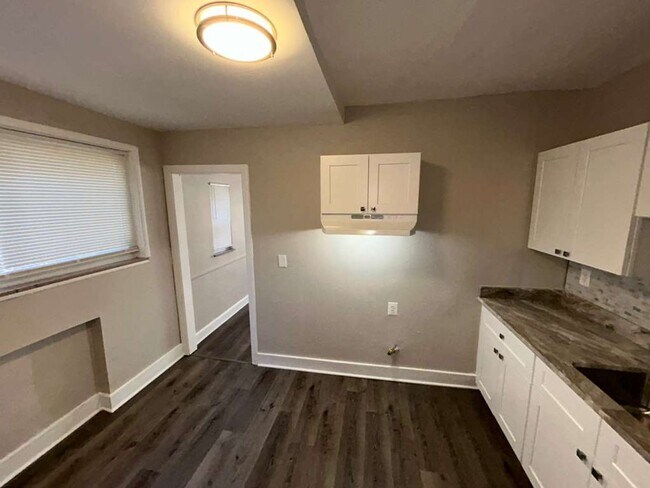 Building Photo - Beautiful Renovated Colonial