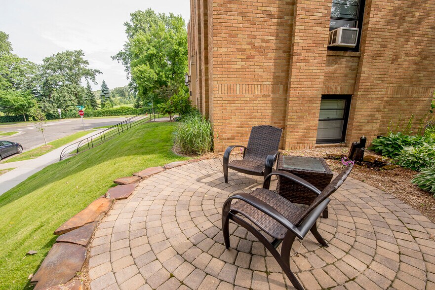 Building Photo - River Terrace