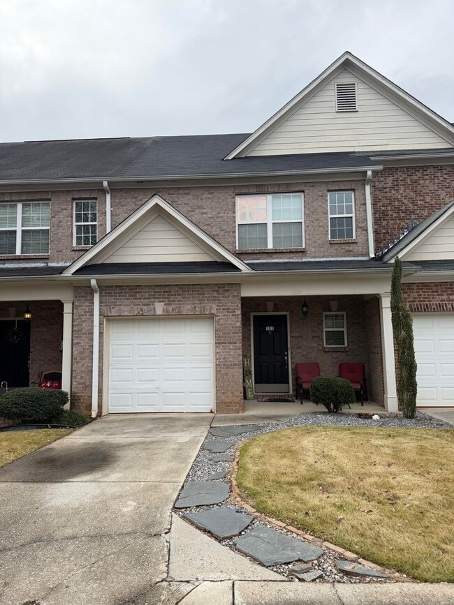 Building Photo - Wow! Check out this charming 3 bedroom 2.5 bathroom townhome in Newnan!