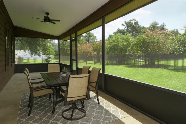 Building Photo - Belle Isle, A Spacious 3/2 Single family h...