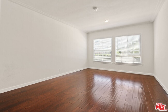 Building Photo - 1335 S Roxbury Dr