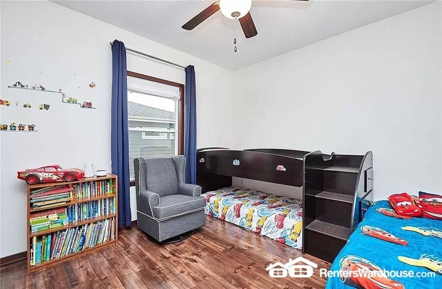 Building Photo - 254 S 91st St