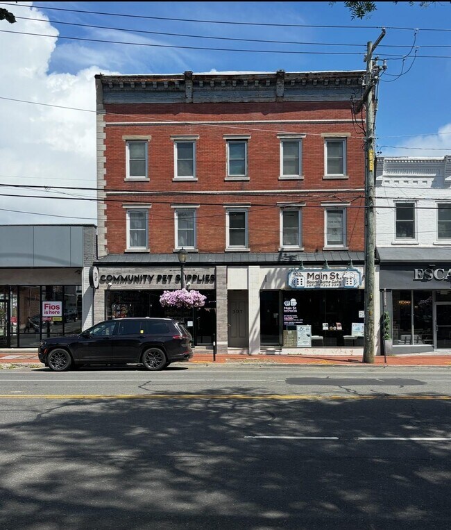 Primary Photo - 307 Main St