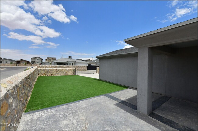 Building Photo - 14901 Tierra Isaiah Ave