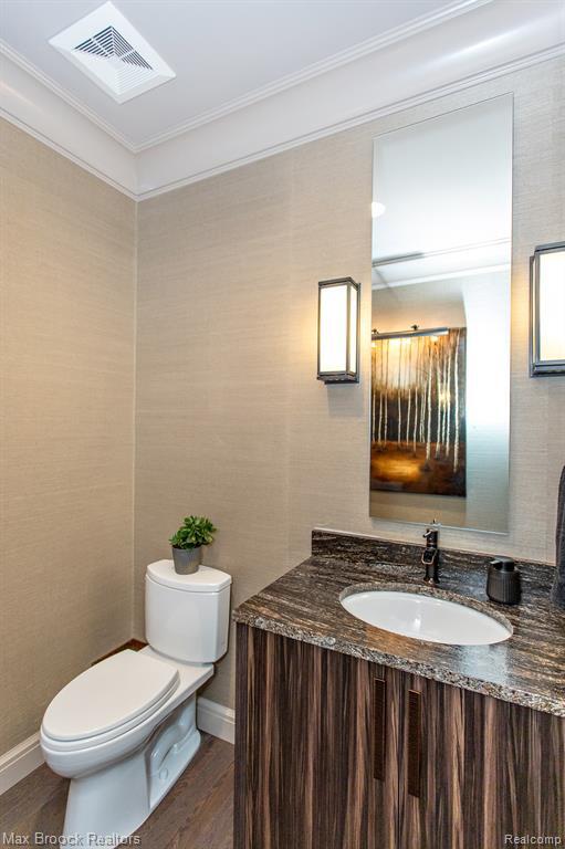 Building Photo - 25925 York Rd