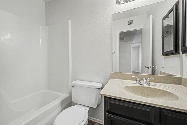 Building Photo - Beautiful 3 Bedroom Home with Large Grass Yard