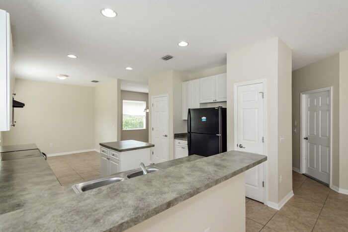 Building Photo - 5921 Cape Loop