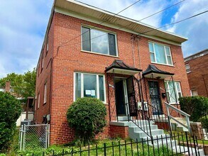 Building Photo - Charming 3-bedroom, 1.5-bathroom! Pets Wel...