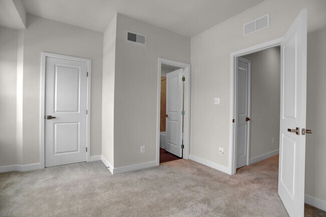 Building Photo - Luxury 4-Story Townhome with Rooftop Terrace!