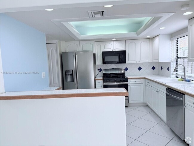 Building Photo - 10532 SW 112th Ave