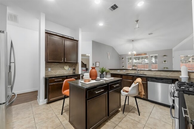 Building Photo - 2506 Spring Landing Dr