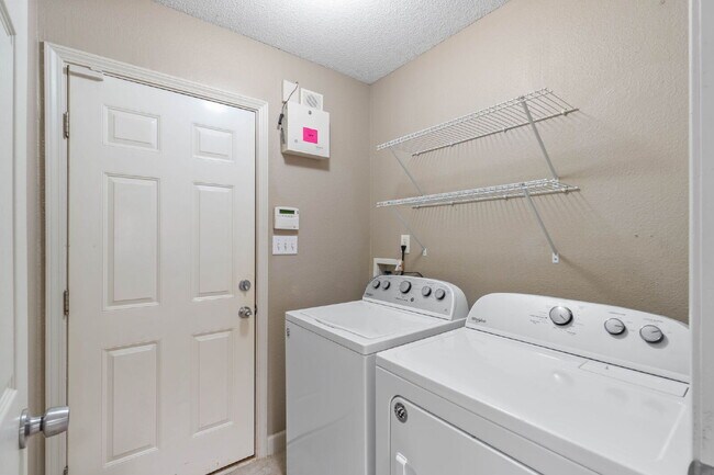 Building Photo - 7968 Lola Cir