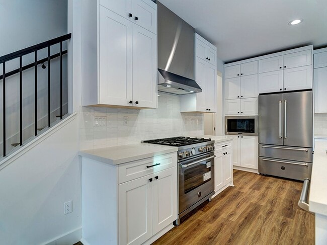 Building Photo - Fantastic 2 story Farm Home 4 bedrooms – 2...