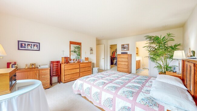 Building Photo - 7053 Sycamore Run Dr