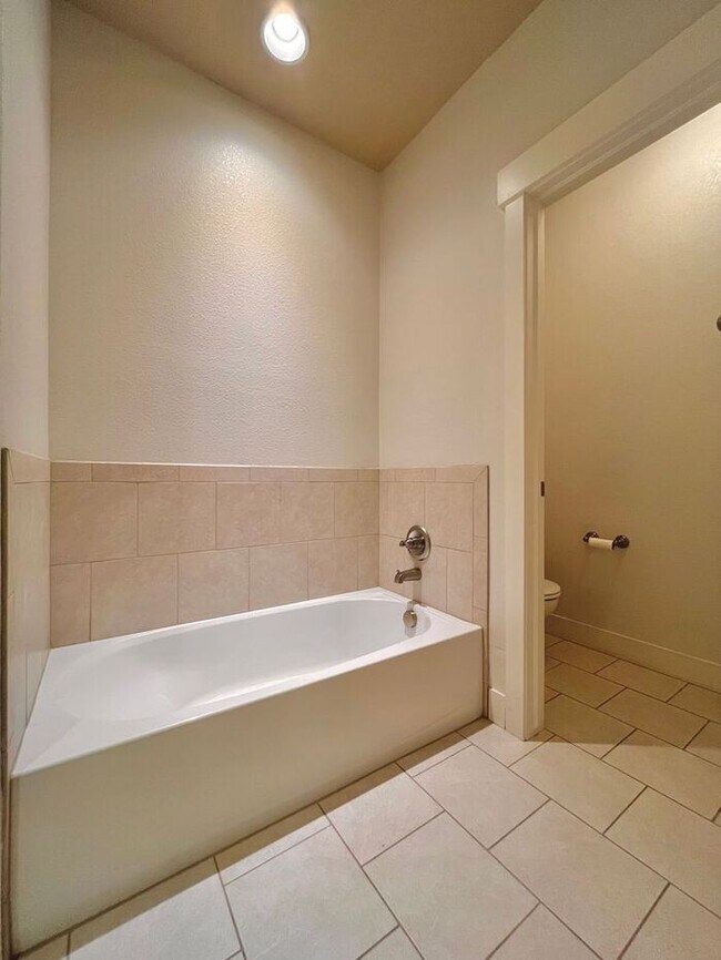 Building Photo - 3 Bedroom / 2.5 Bath Condo with 1 car attached garage in Fossil Lake Subdivision in Fort Collins, CO