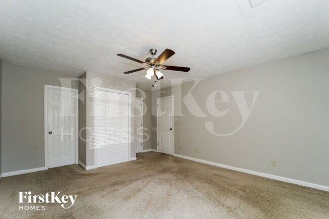 Building Photo - 6093 Lynwood Dr