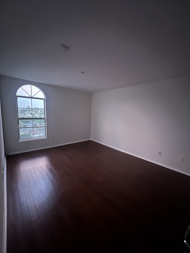 Building Photo - 4755 Templeton St