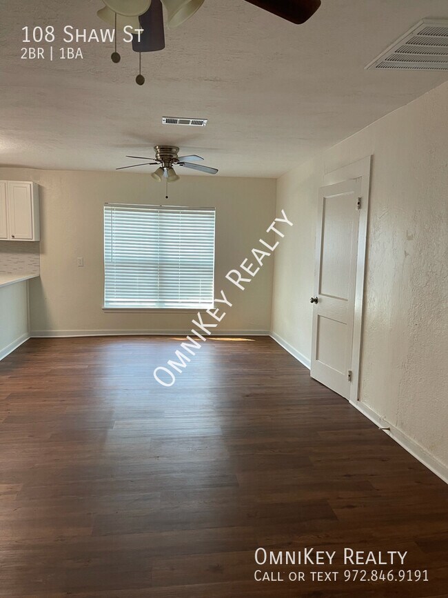 Building Photo - 108 Shaw St