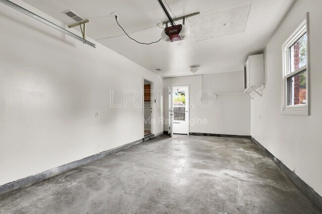 Building Photo - 6701 Barfield Rd