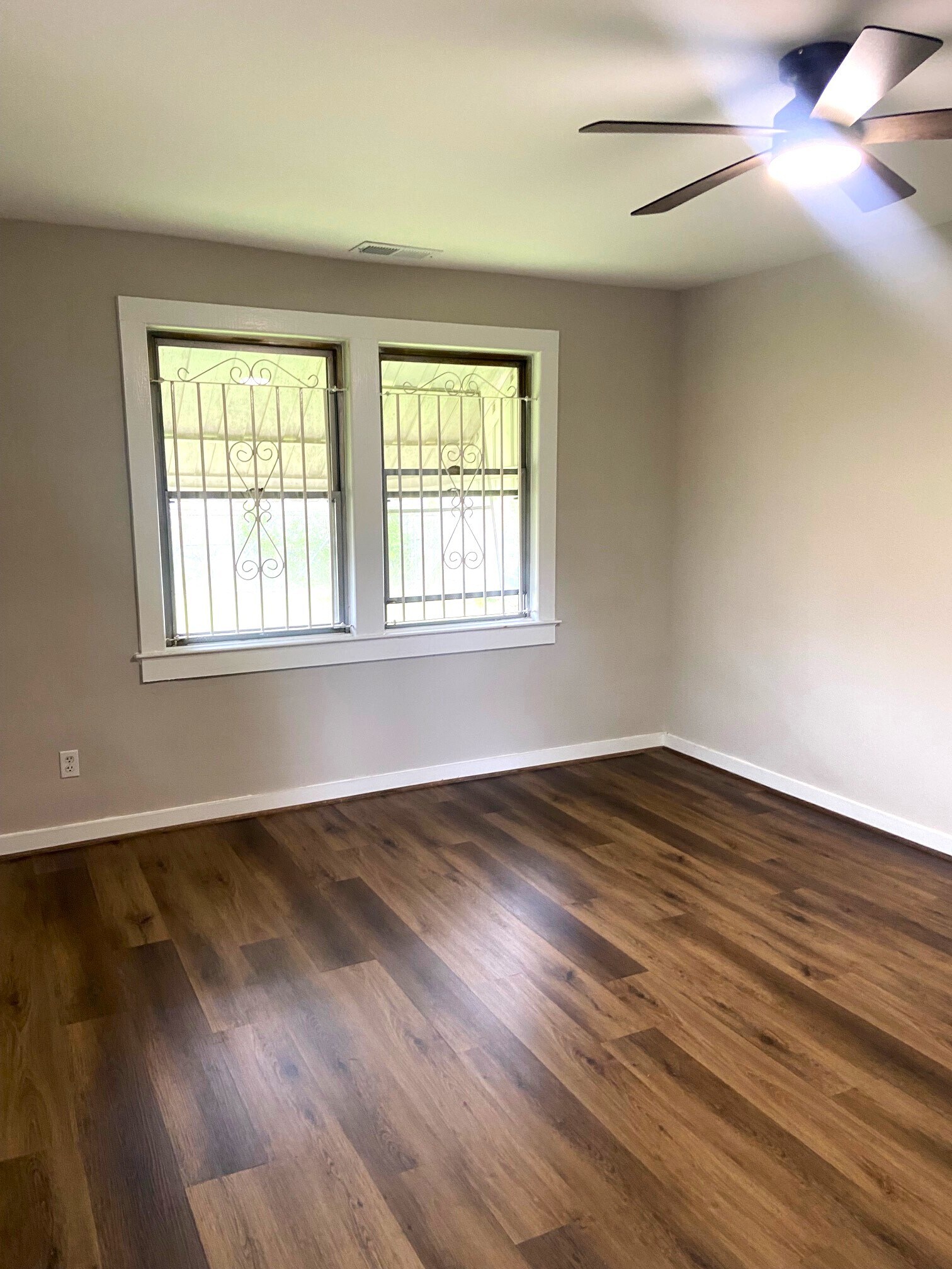 Building Photo - 56 18th Ave S