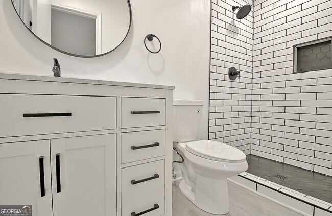 Building Photo - 716 Ebenezer Rd